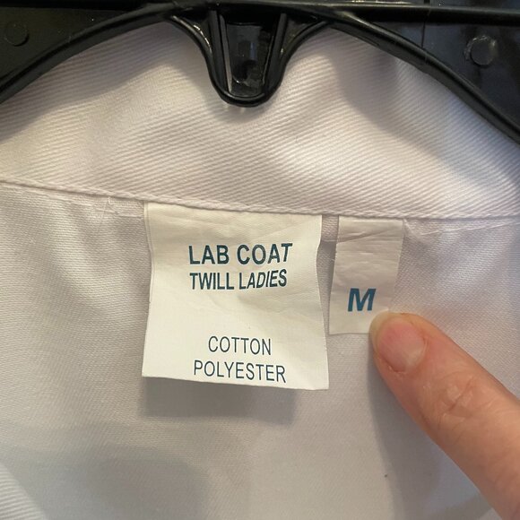 Women's RMF Scrubs Lab Coat White Size M 4-Button, Long Sleeves, Thigh Length - Picture 5 of 5